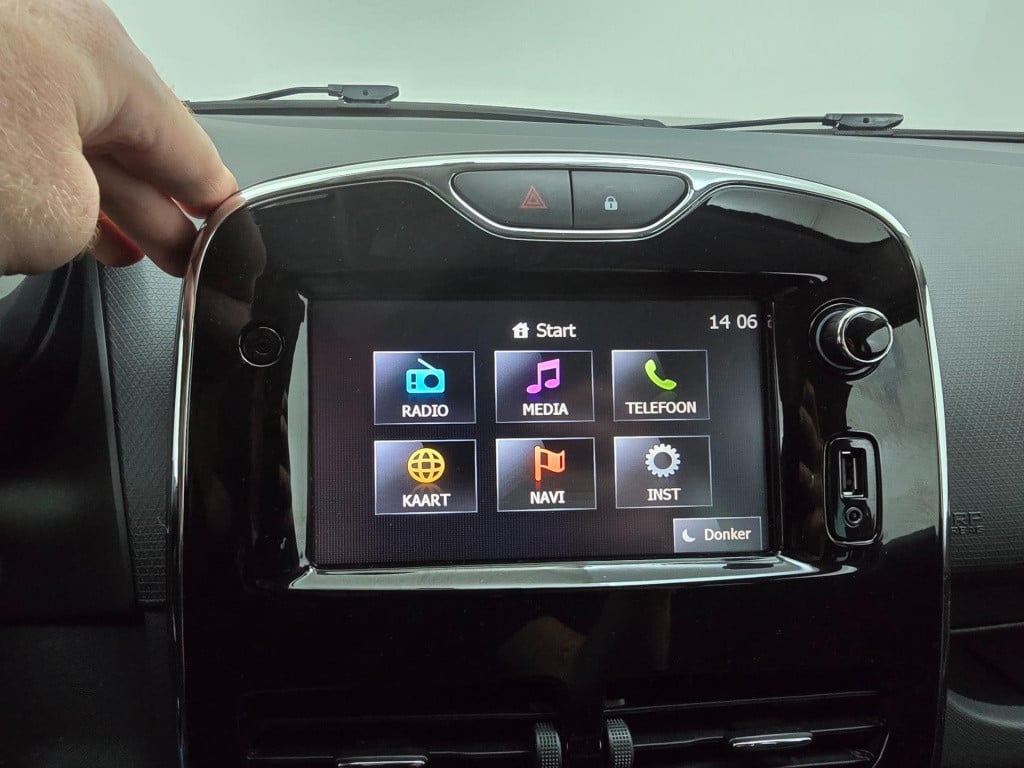Renault Clio occasion zuinige auto en cruisecontrol | tweedehands renault c