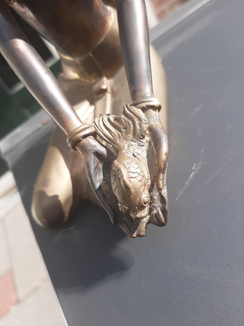 Kpperen beeldje vrouw 17 cm