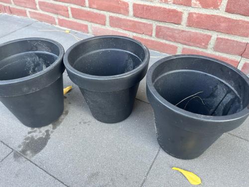 Zwarte bloempotten - kunststof - nieuw en nooit gebruikt