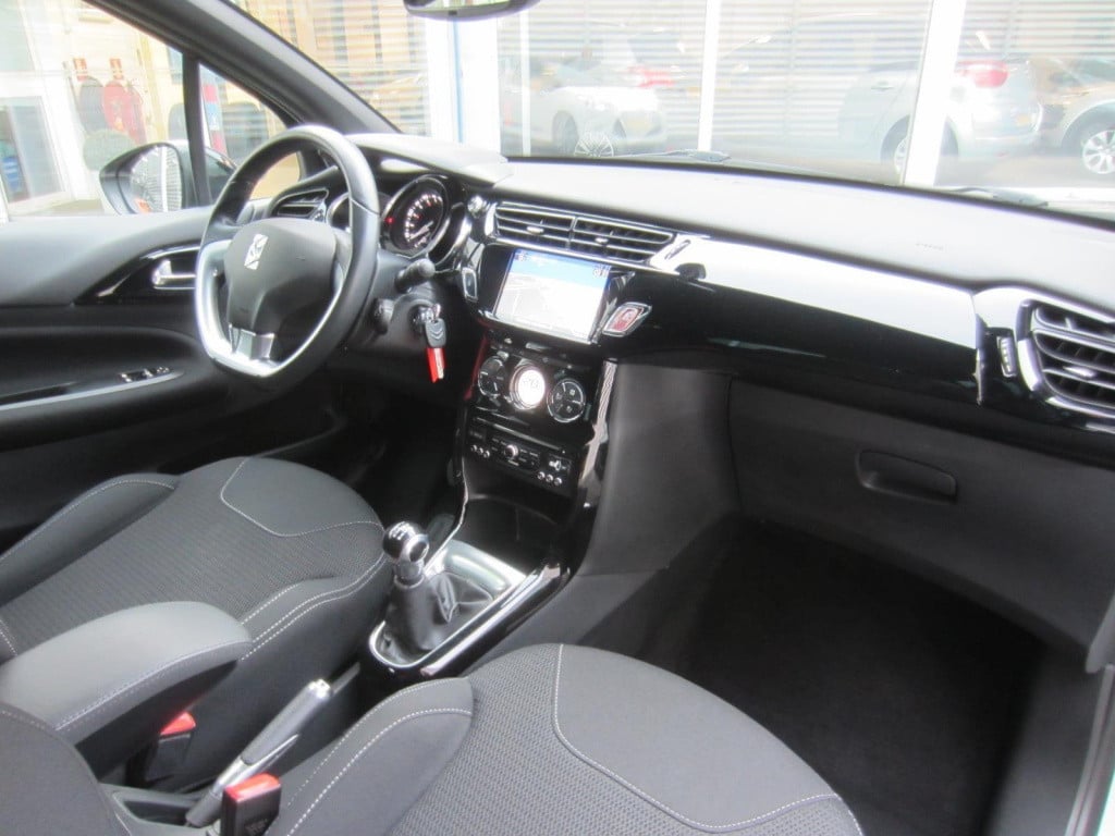 Citroen DS3 1.2 vti so chic clima/nav/park
