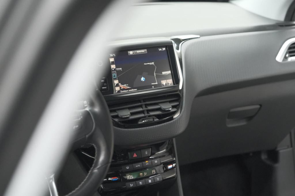 Peugeot 2008 puretech 110 allure | trekhaak | apple carplay | parkeersensor