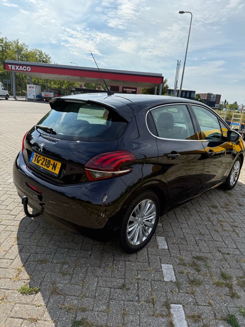 Peugeot 208 - 1.2 pure tech blue lease executive