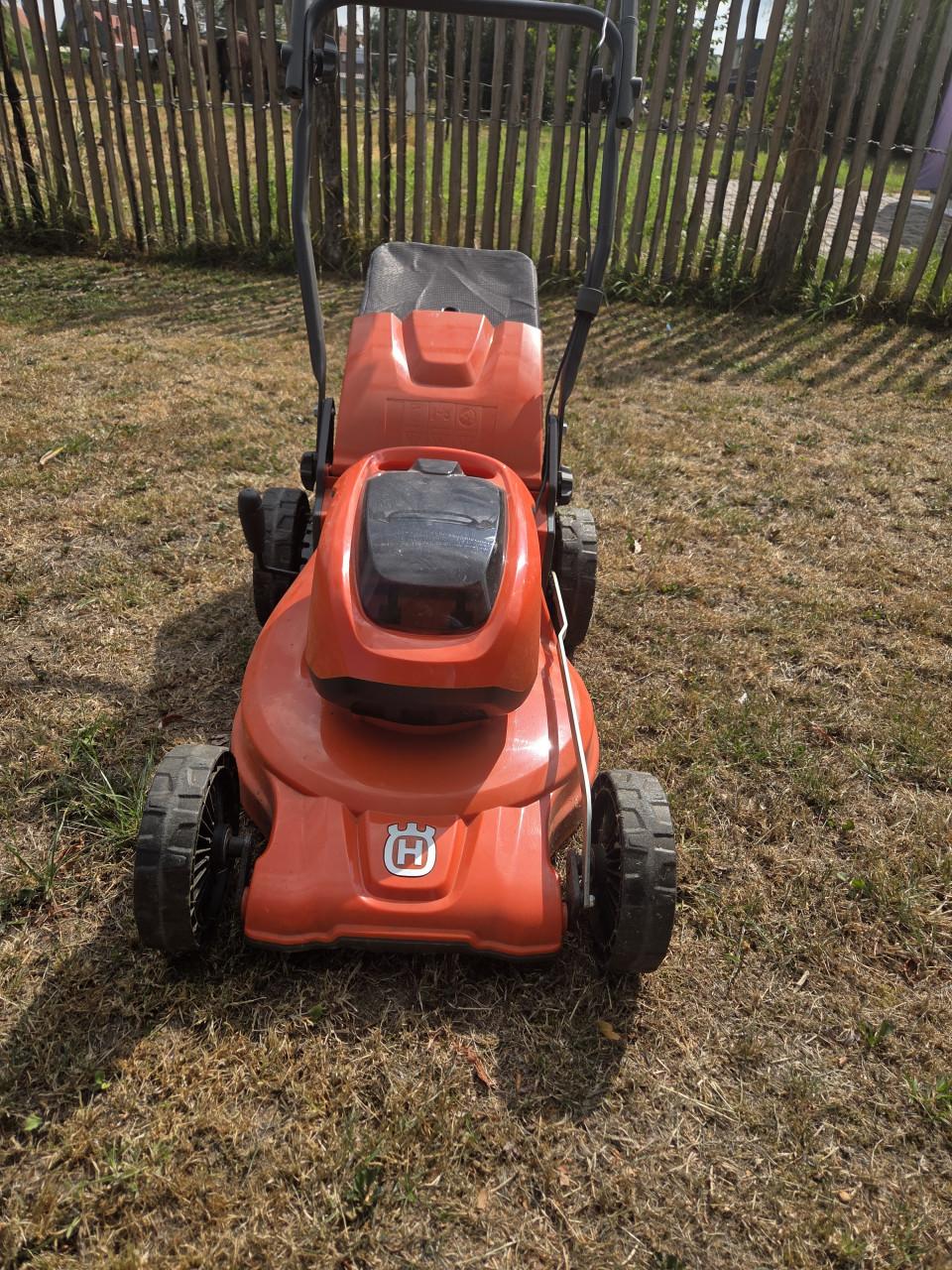 Husqvarna LC 137i accu grasmaaier