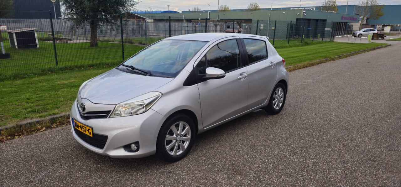 Toyota Yaris 1.0 VVT-i Trend 5-DRS Airco! In Zeer Goede Staat!!