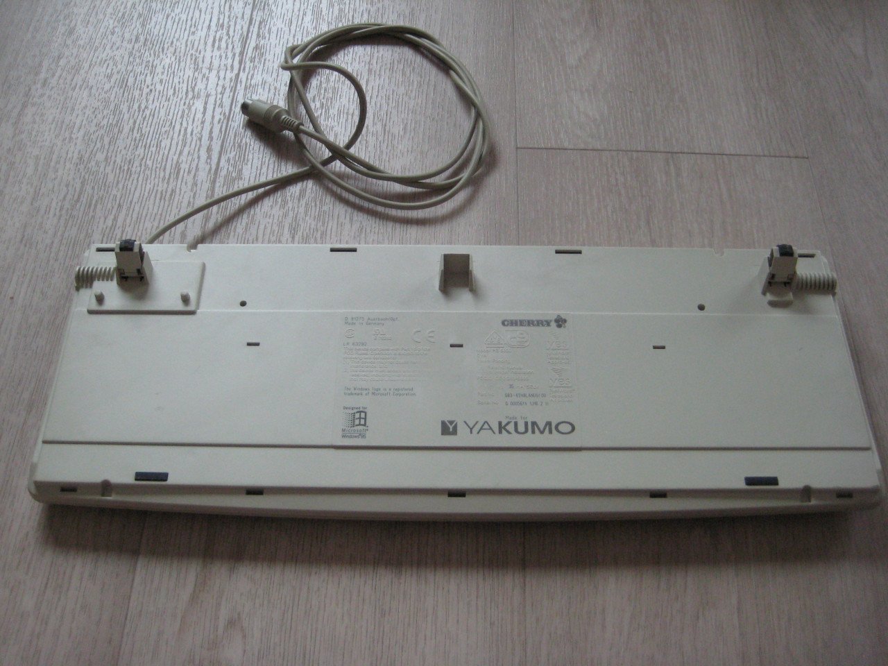 Cherry RS6000 vintage toetsenbord met DIN5-aansluiting.