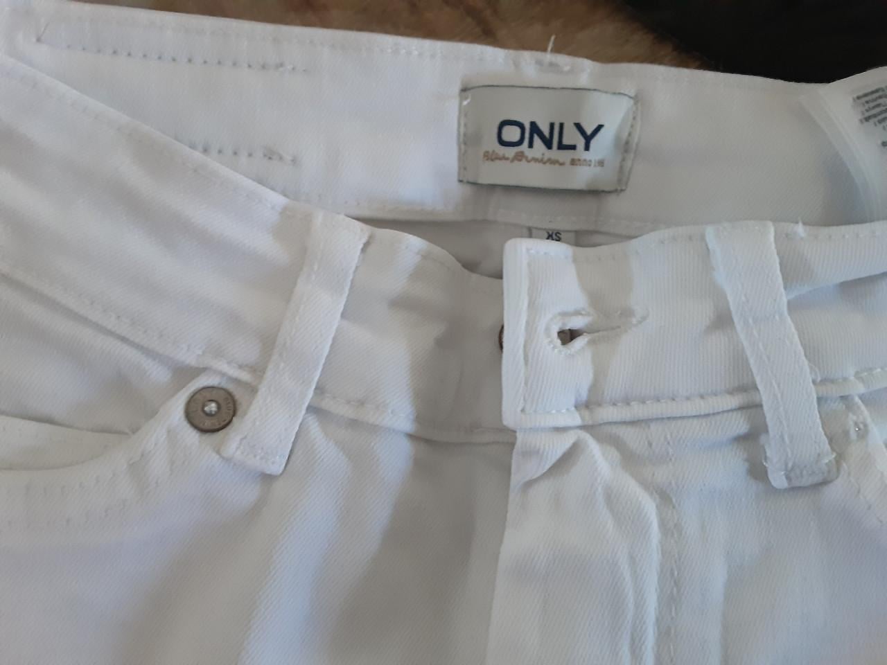2 keurige Only spijkerbroeken XS32 enXS34 5 euro per stuk