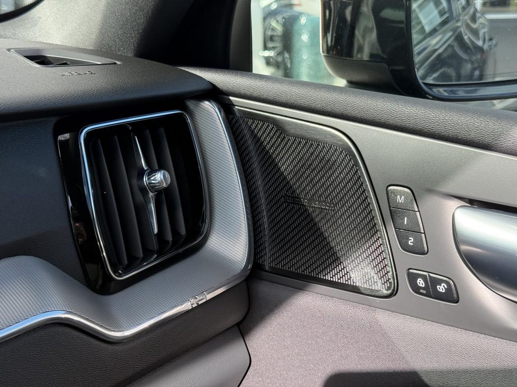 Volvo XC60 t6 398pk recharge dark r-design| panodak| adap.cruise| head-up|