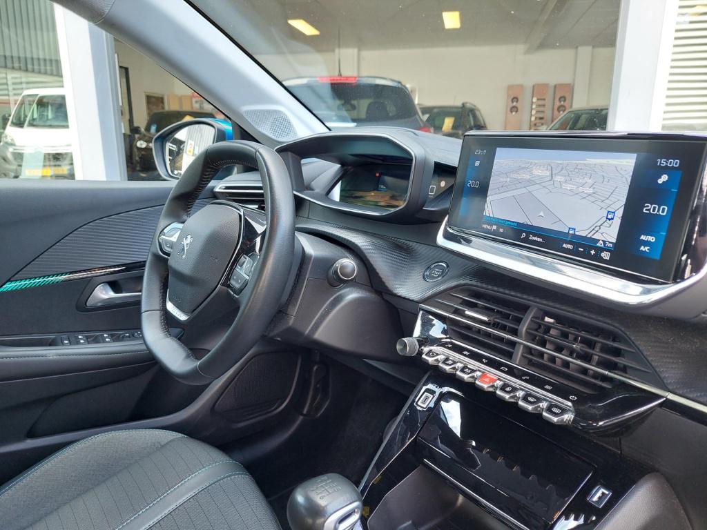 Peugeot 208 1.2 pt 100 allure clima/navi/lmv