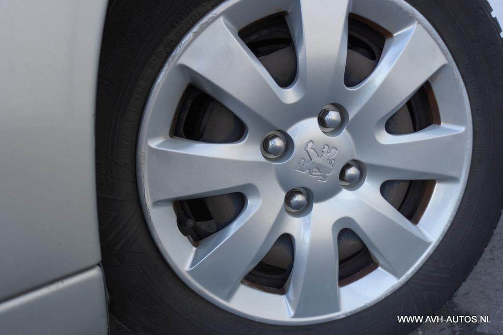 Peugeot 207 1.4 vti look