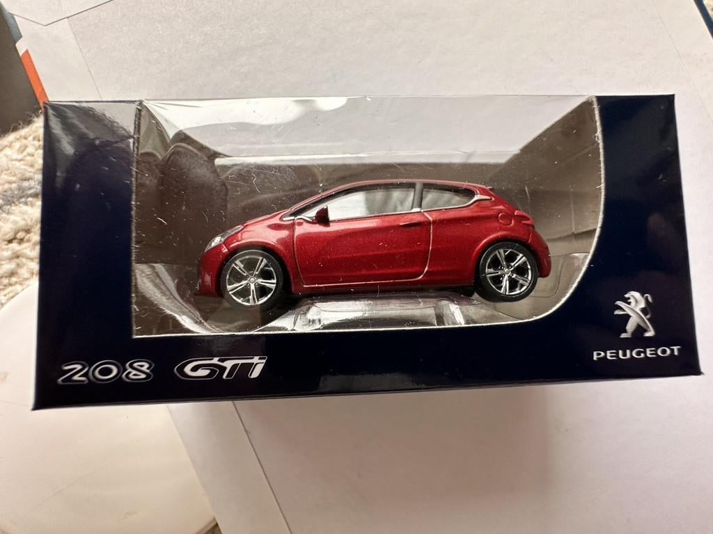 3 NIEUWE MODEL PEUGEOT's 208-208 GTI - 2008.