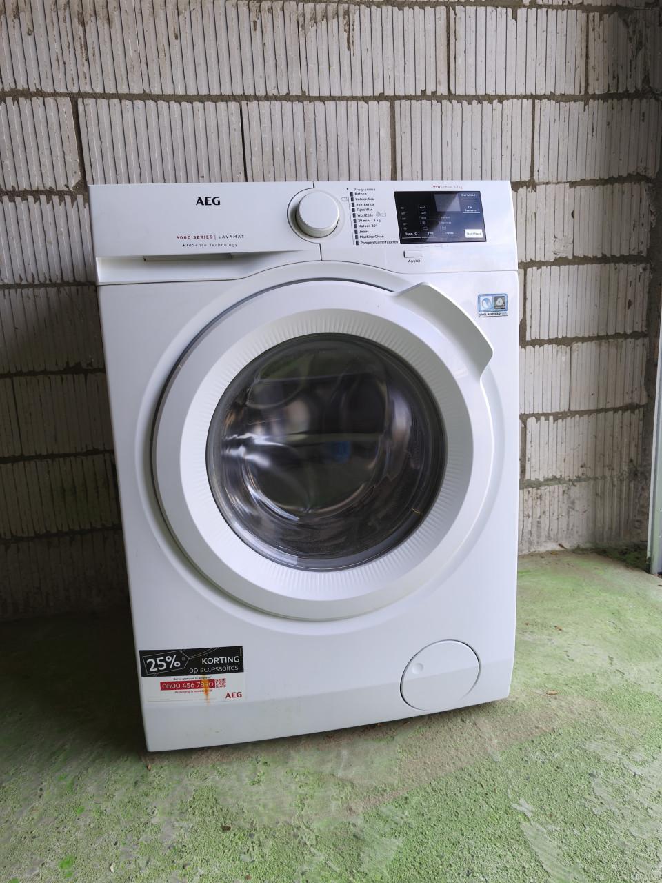 Te koop aangeboden AEG wasmachine.
