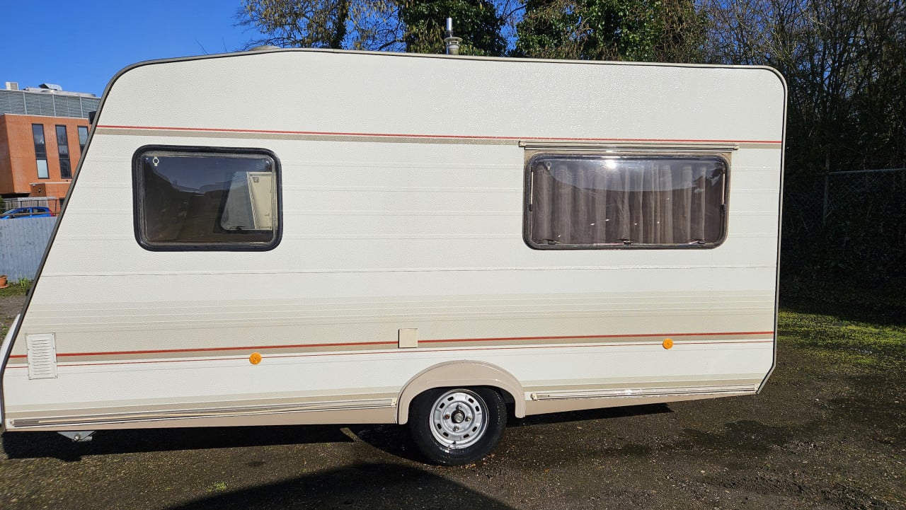 Sterckeman A 4002. Isabella tent