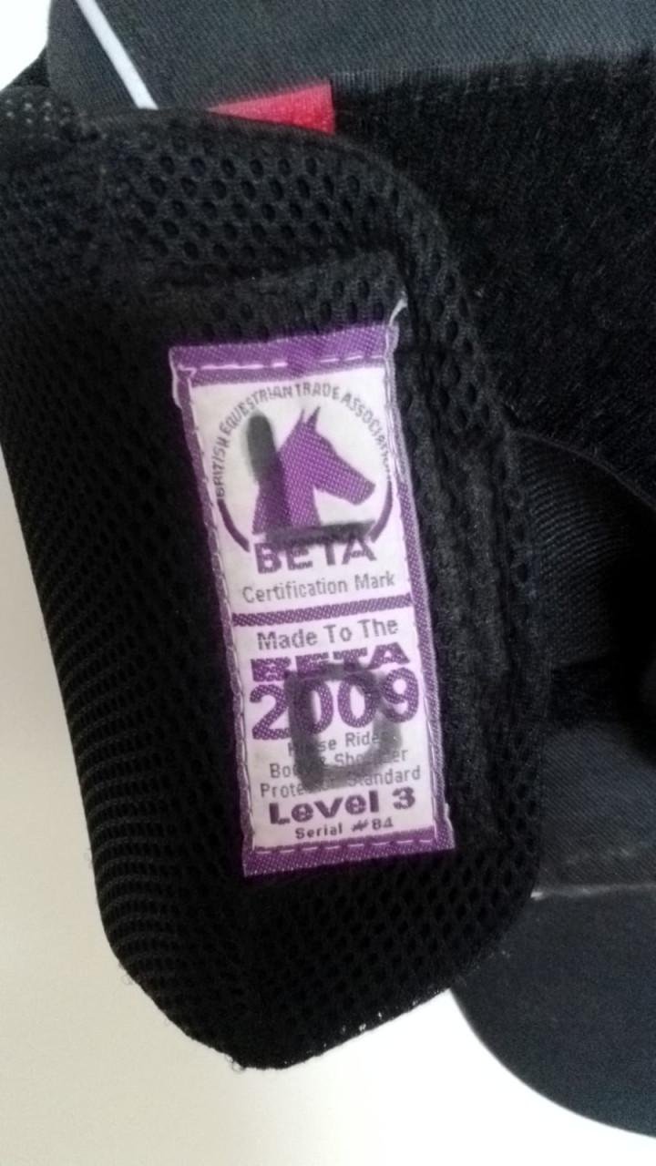 Boddyprotector. Lichaambeschermer. Paardrijden