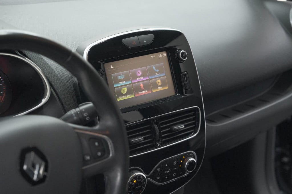 Renault Clio 1.2 limited | trekhaak | navigatie | parkeersensoren | climate