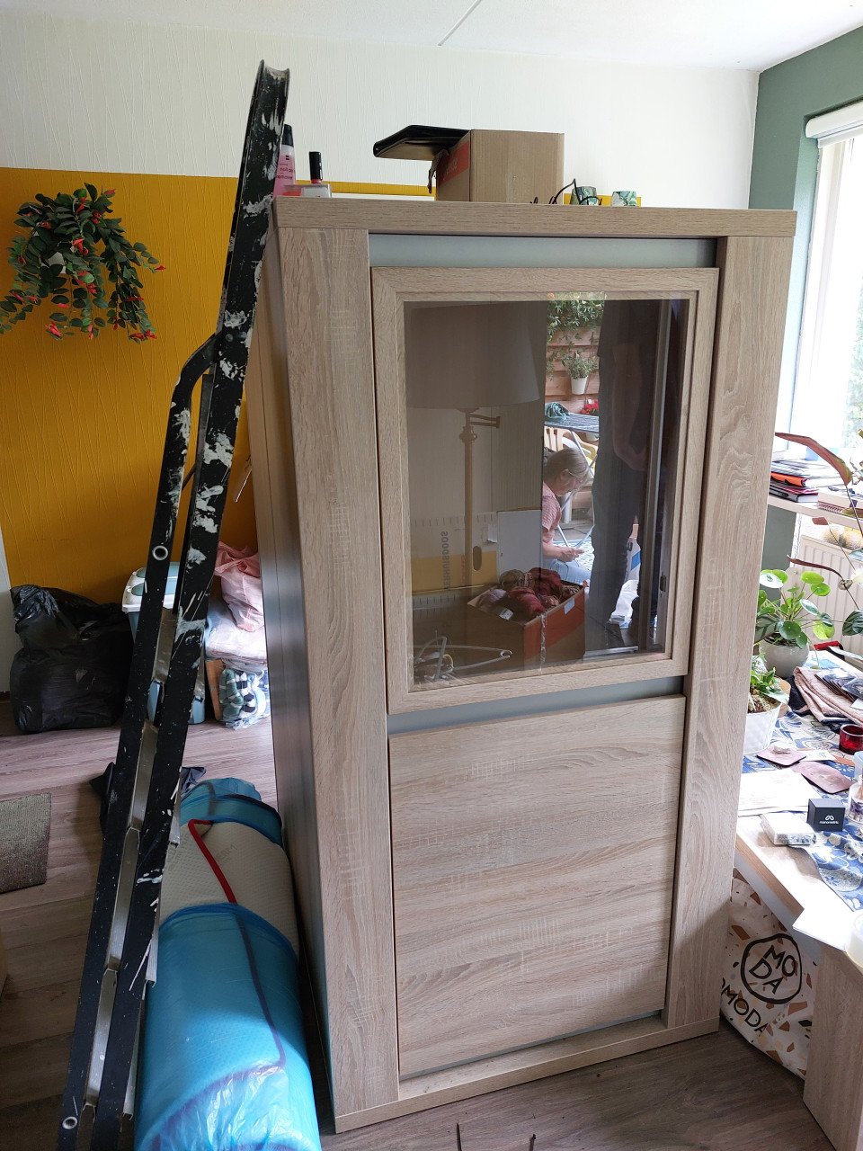 Tafel, salontafel, kast, stoelen, tafeltje,