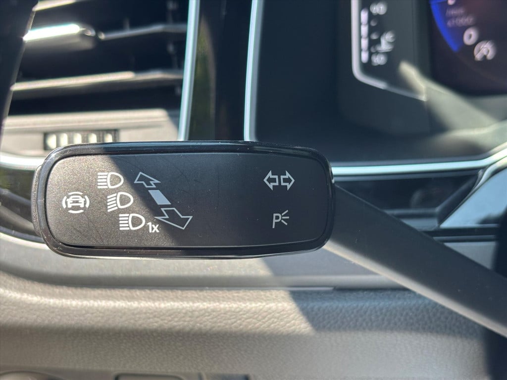 Volkswagen Taigo 1.0 tsi 110pk r-line| pano dak|trekhaak|led| navi via carp