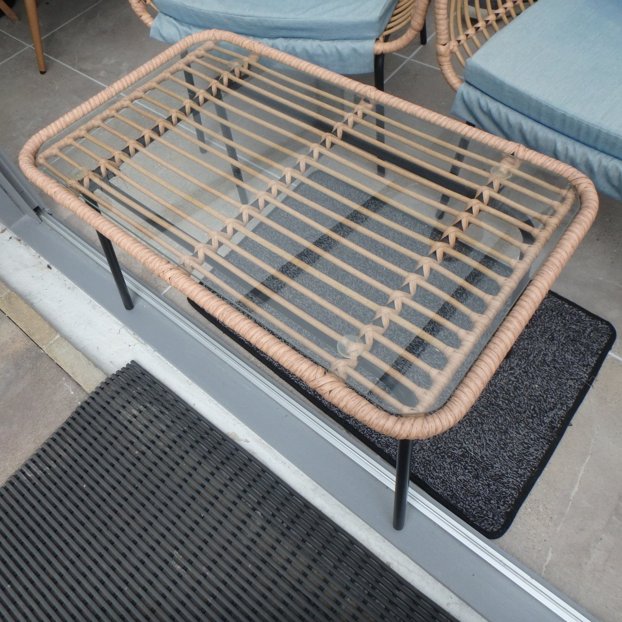 Rotan stoelen en tafel