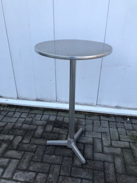 Mooie aluminium sta-tafel. In goede staat!