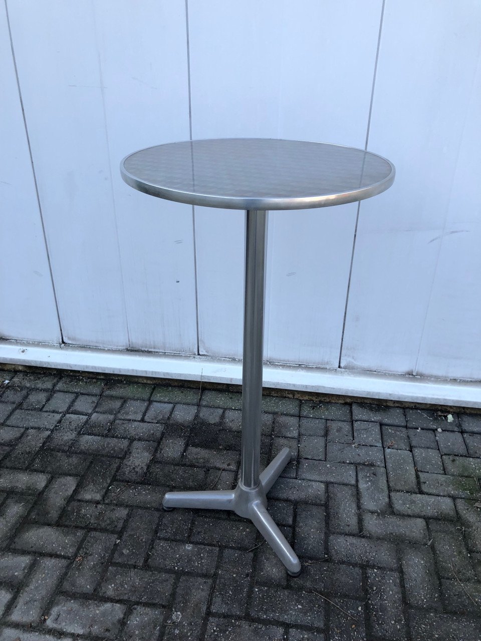 Mooie aluminium sta-tafel. In goede staat!