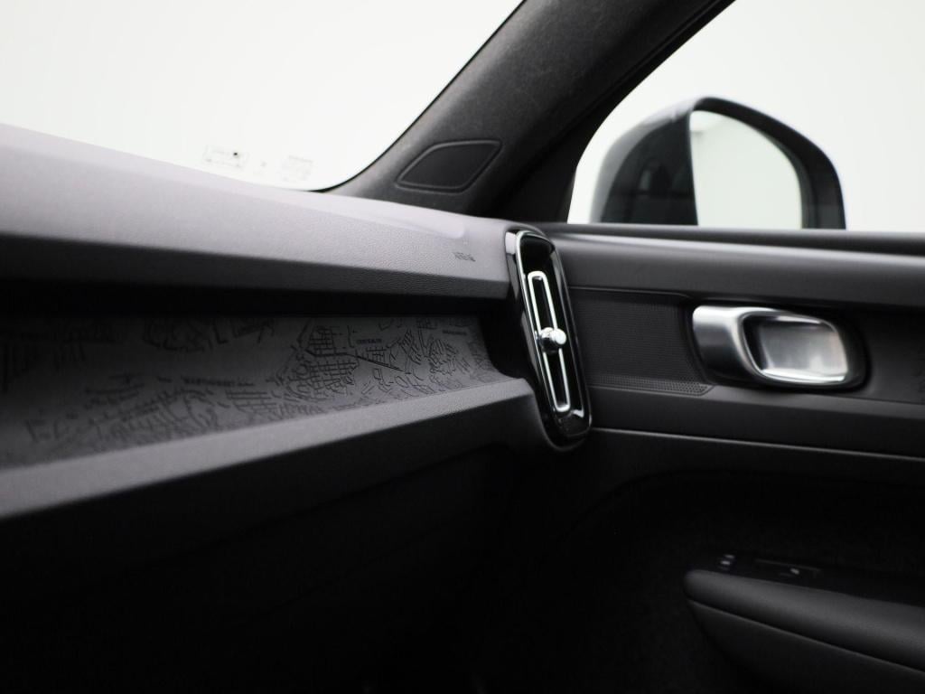 Volvo XC40 recharge core 70 kwh | automaat | apple carplay / android auto |