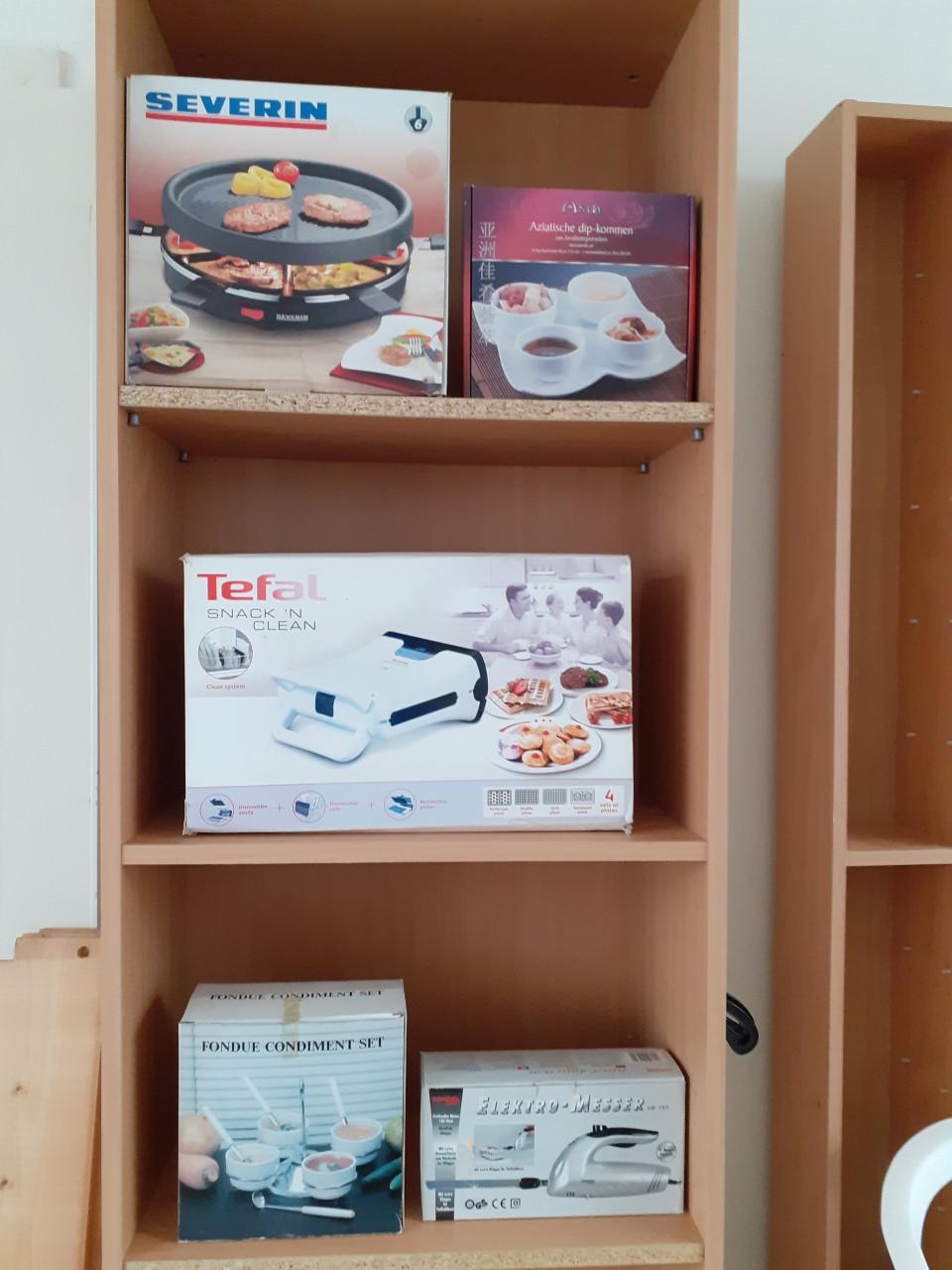 Nieuw , gourmetstel , electisch mes,  fondue schaaltjes enz.