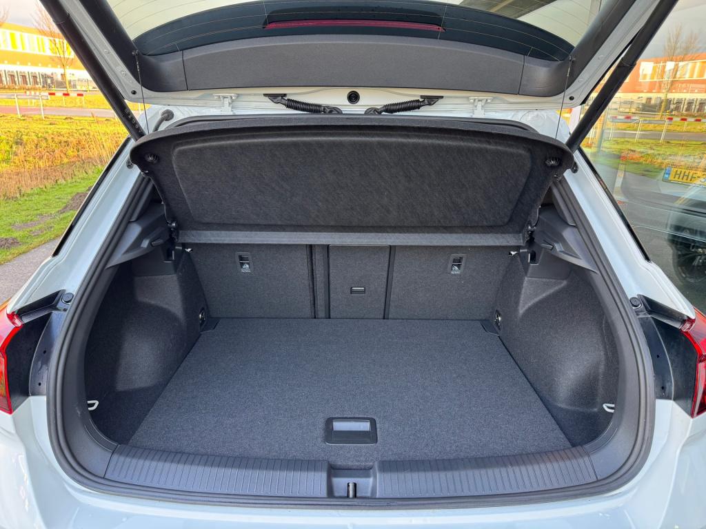 Volkswagen T-roc 1.5 tsi r-line black edition automaat , panoramaschuifdak 