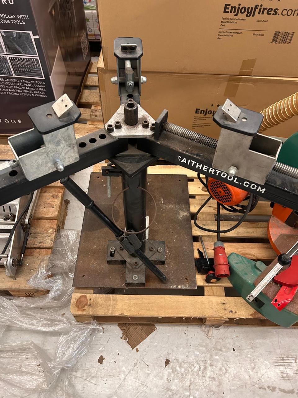 Banden demonteer machine voor fietsbanden en scooterbanden