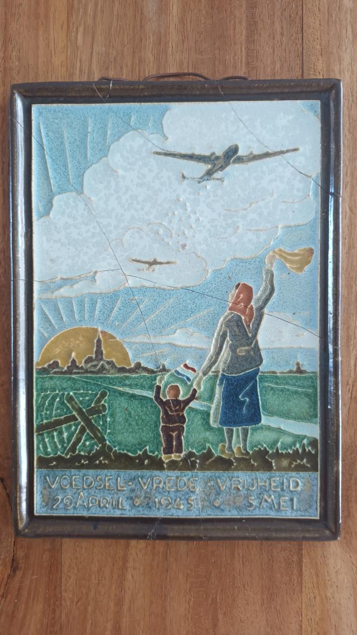 2 Cloisonné tegels (gelijmd) van de Porceleyne fles voor een prikkie