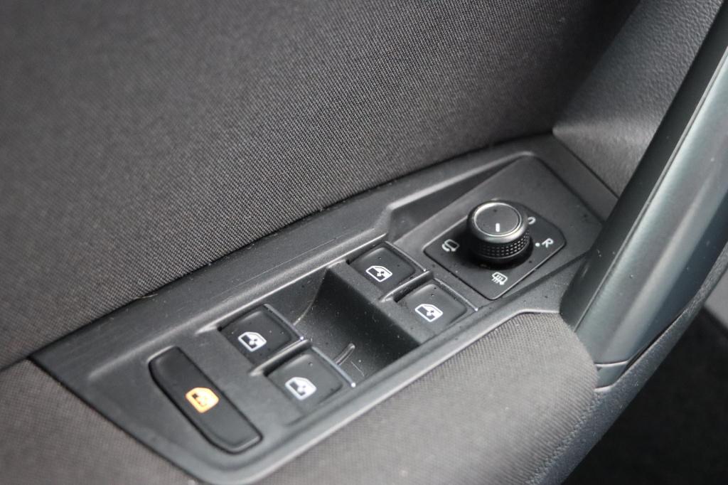 Volkswagen Tiguan 1.4 tsi comfortline business r | panoramadak | trekhaak |