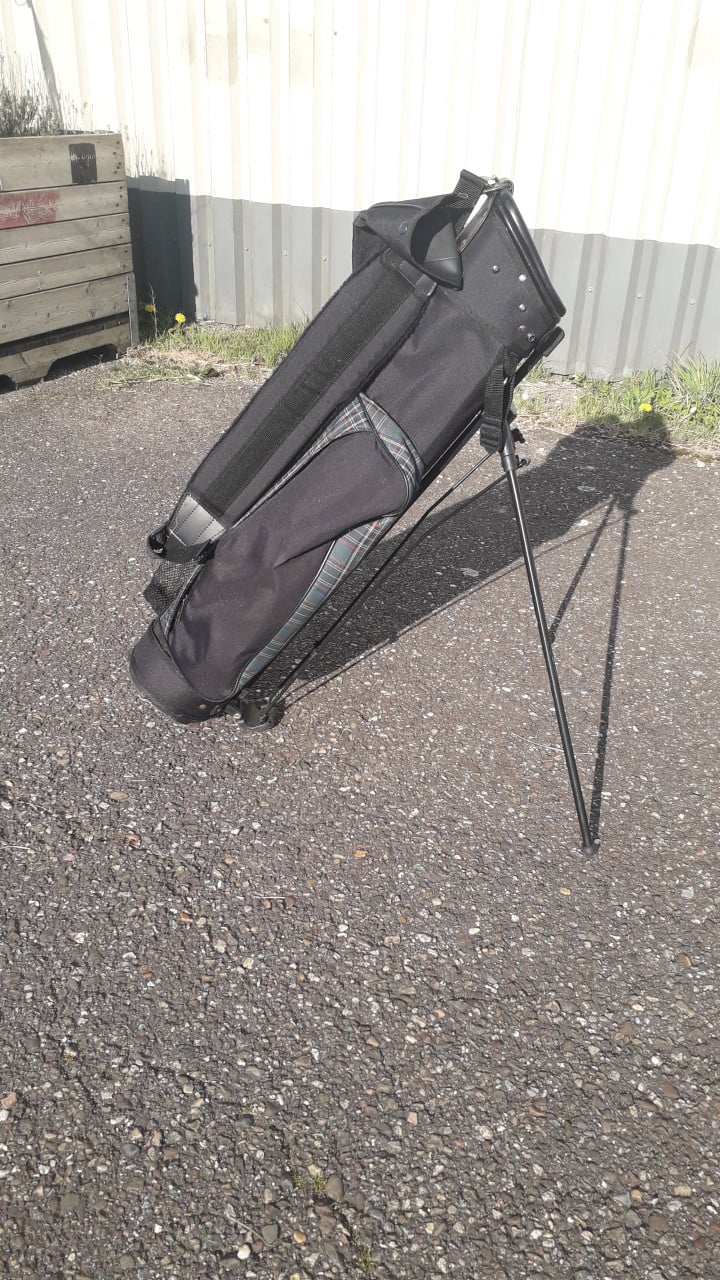Mega sale: verschillende golfsets, golfschoenen en accessoires