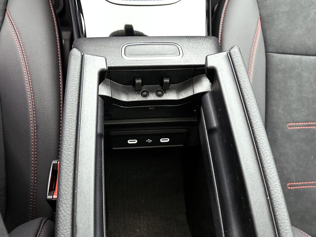 Mercedes-Benz Cla 250 e business solution amg | nightpakket | smartphone in