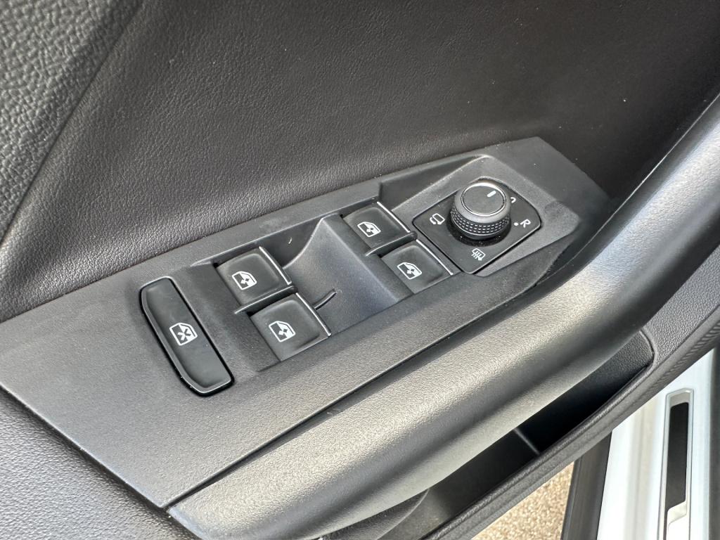 Volkswagen T-cross 1.5 tsi 150pk dsg r-line | camera | trekhaak | navi | ad