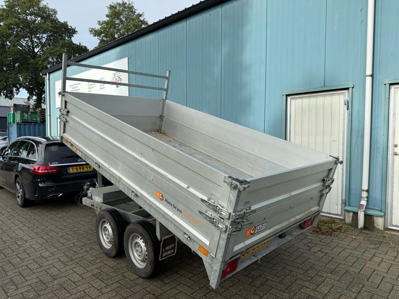 TE HUUR: Elektrische kiepaanhanger met oprijplaten € 50,- pd € 150,- per wk