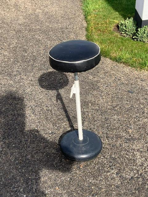 Te koop; kruk wiebelkruk ergonomie bureau zit werkbank