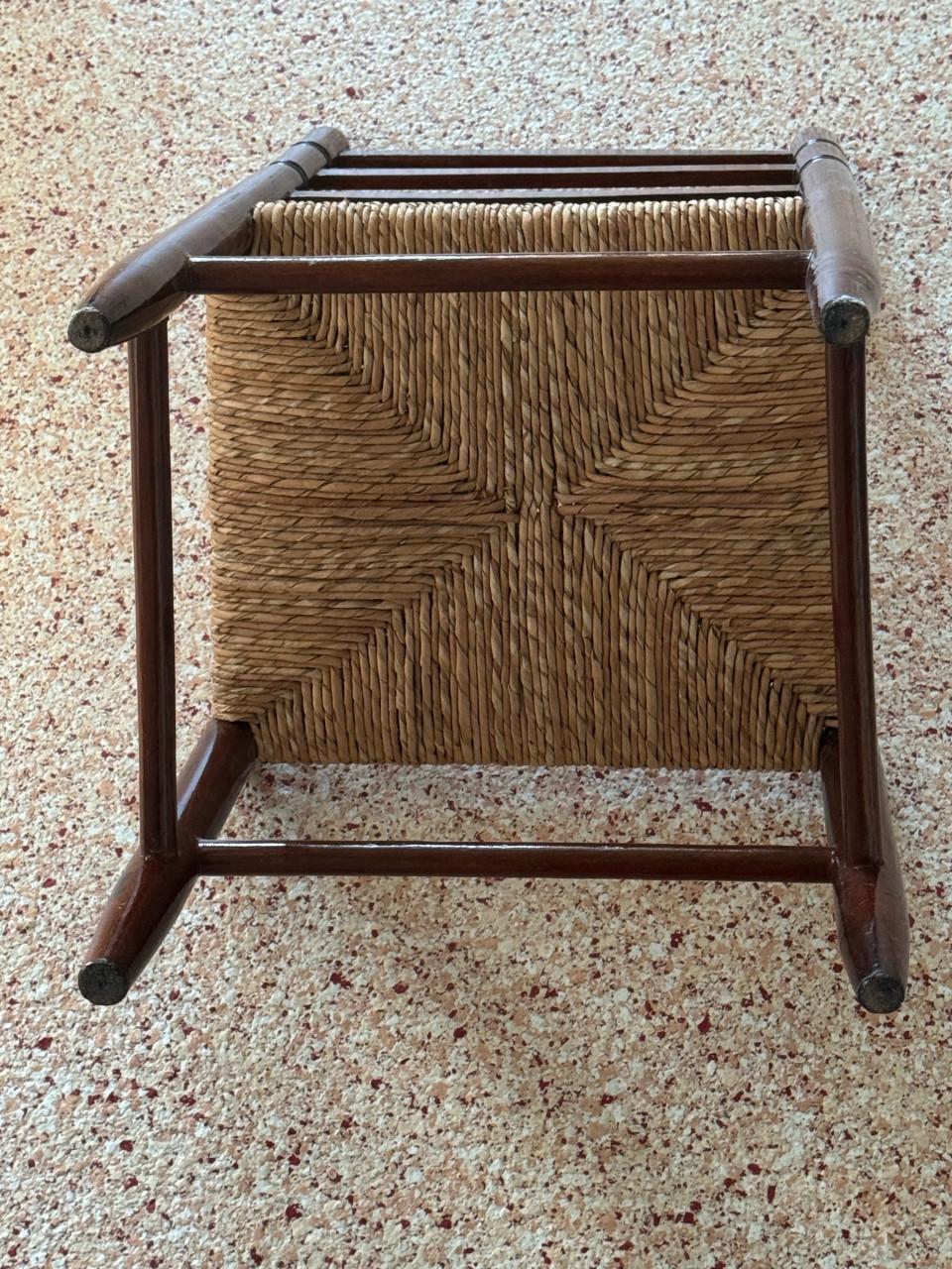 Vintage houten kinderstoel met rieten zitting