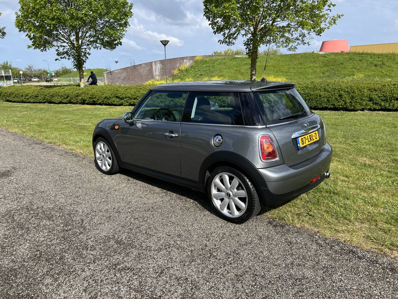 Dealeronderhouden Mini one uit 2010 met slechts 84.700 km met Panoramadak!!