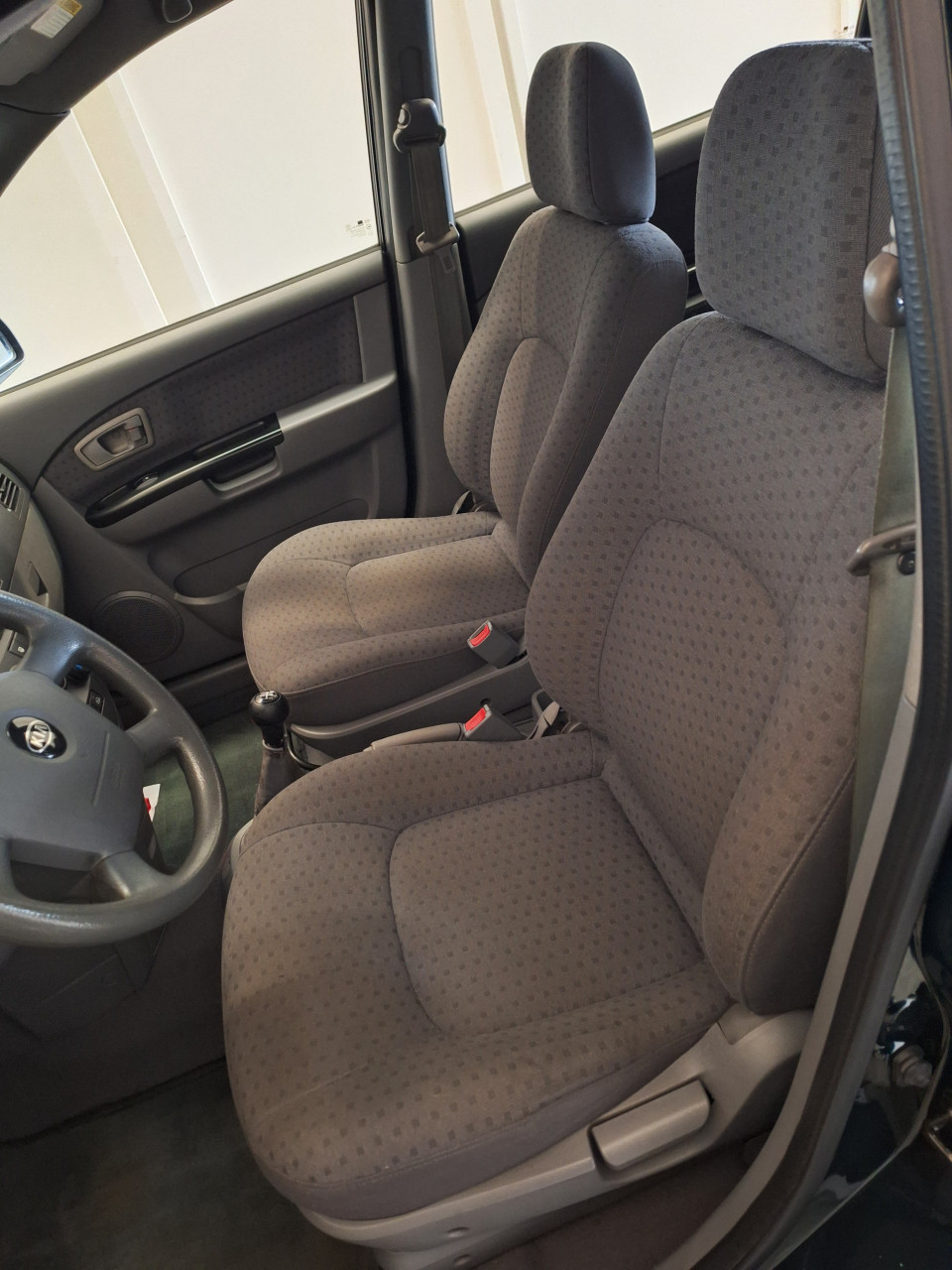 Te koop Kia Carens 1.8 16v LX!!! Slechts 95000KM!!!