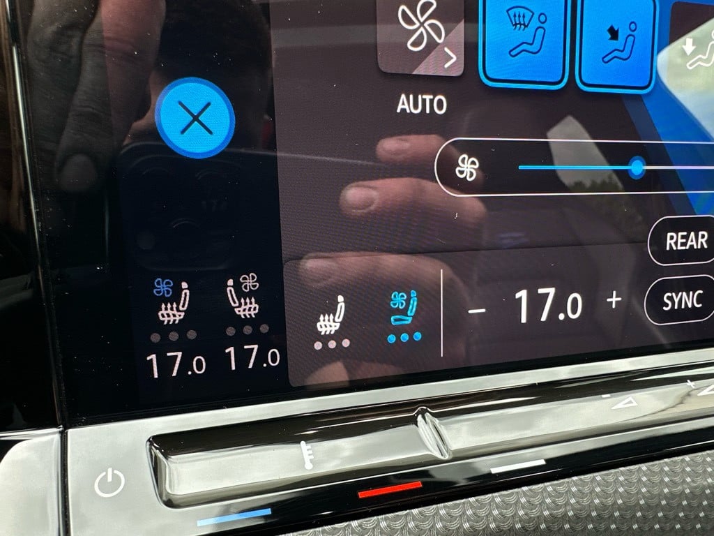 Volkswagen Golf 2.0 tsi r 4motion // panoramadak // akrapovic
