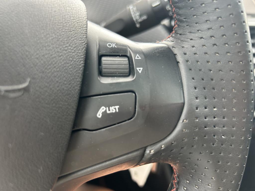 Peugeot 208 1.2 puretech 110pk 5d roland garros apple carplay | navigatie |