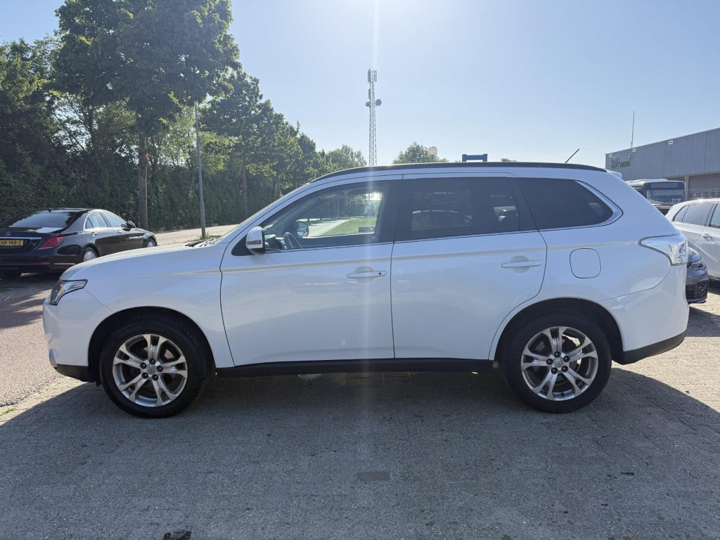 Mitsubishi Outlander 2.2 di-d intense leder camera stoelverwarming