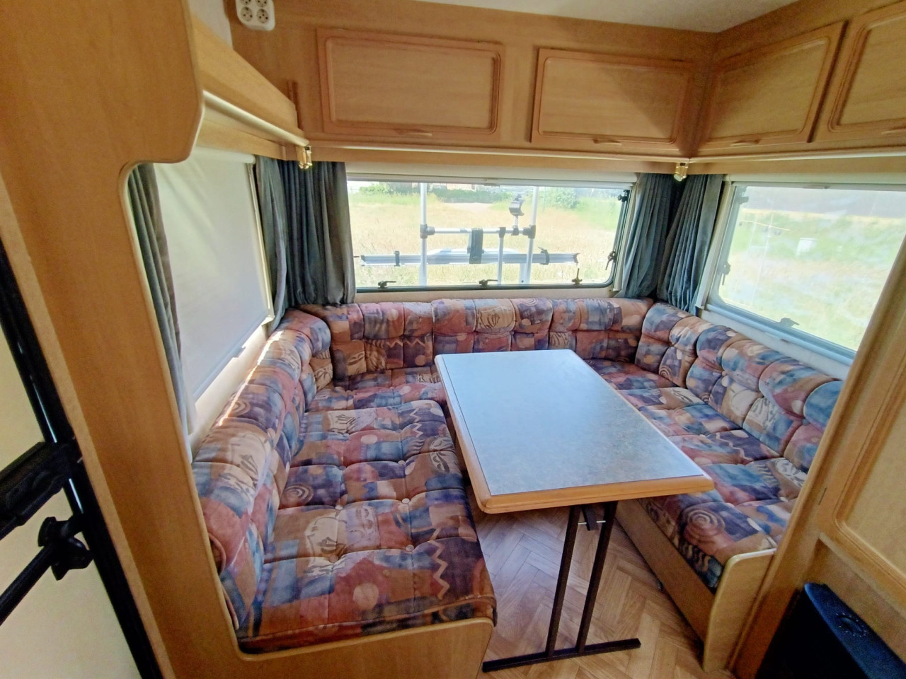 Topstaat Swift Silhouette , bwj 2000 met voortent en slaapcabien