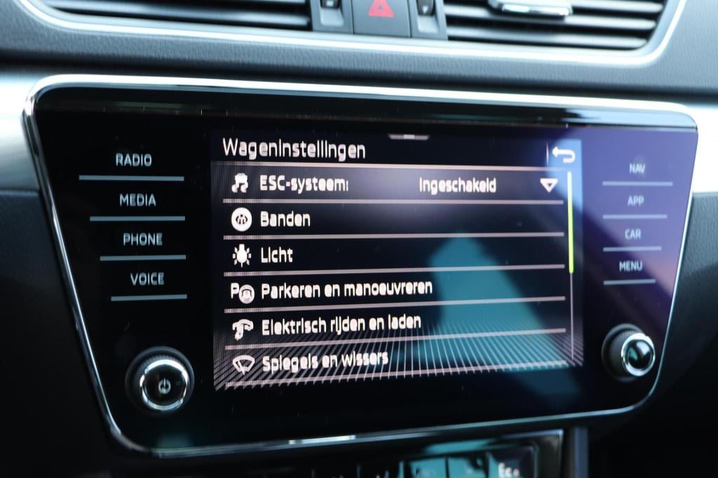 Skoda Superb combi 1.4 tsi iv business edition plus dsg6 218pk