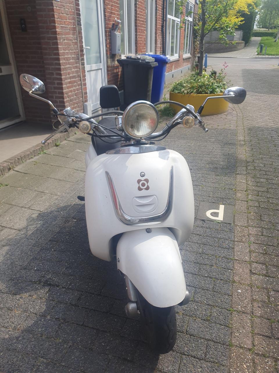 AGM scooter