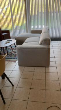 Nagenoeg nieuwe zitbank met chaise longue.