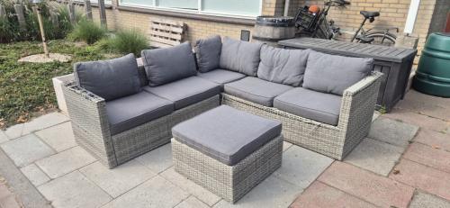 Gratis Tuinbanken met kussens, parasol
