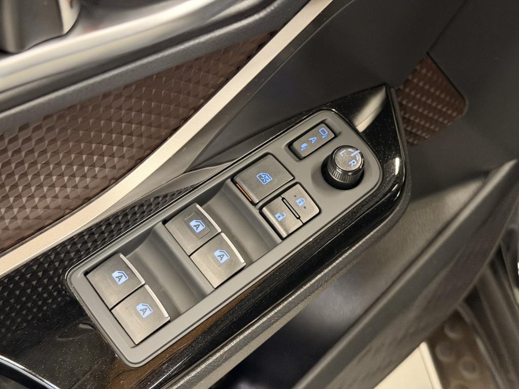 Toyota C-hr 1.8 hybrid executive