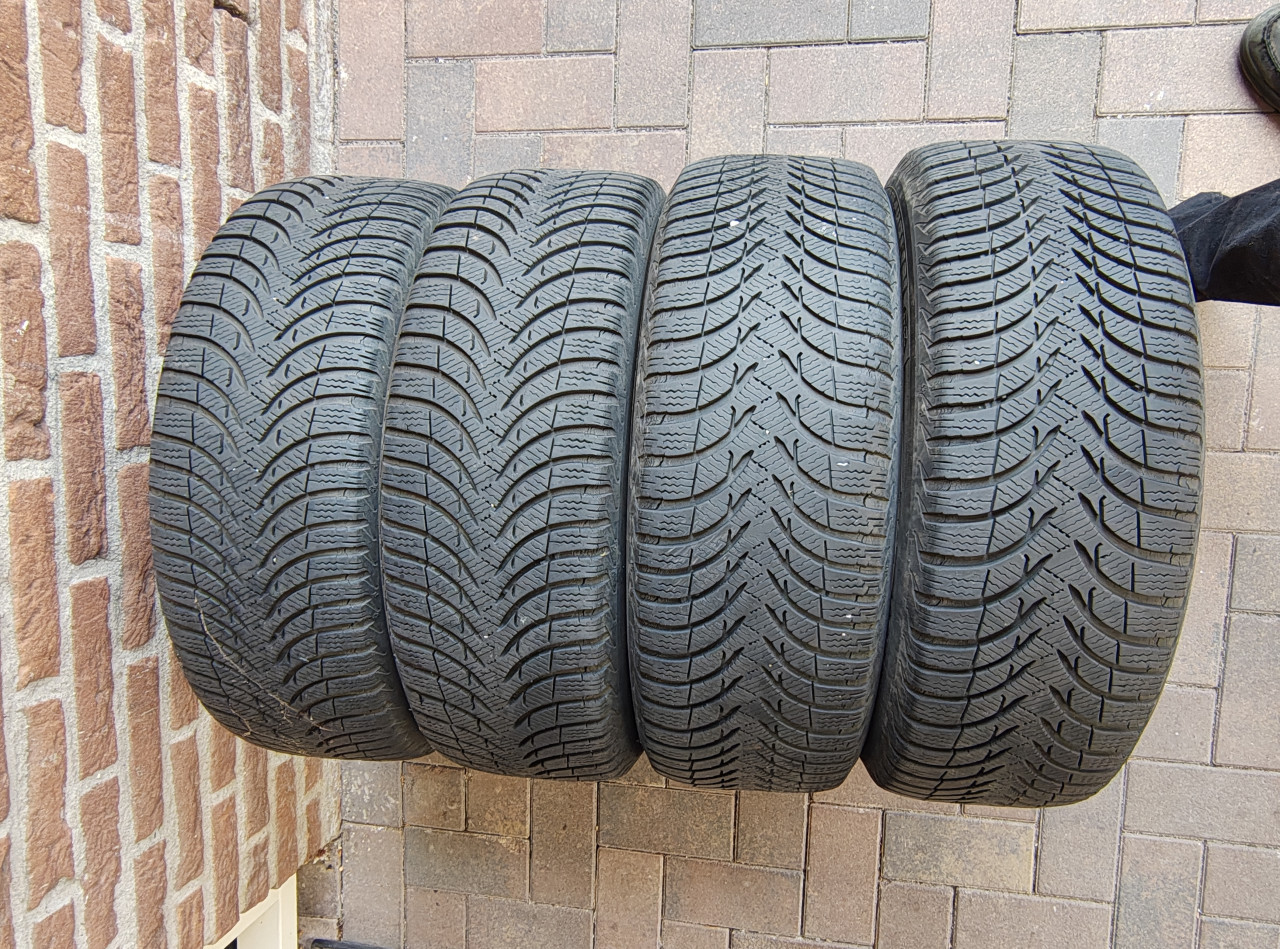 A246 set Mercedes velgen met winterbanden Michelin Alpine 205/55 R16