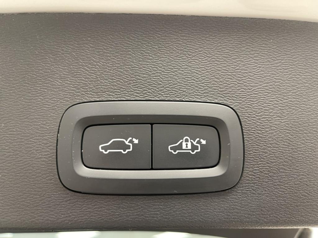 Volvo XC40 1.5 t4 plug-in hybrid ultimate dark | autopilot | harman/kardon 