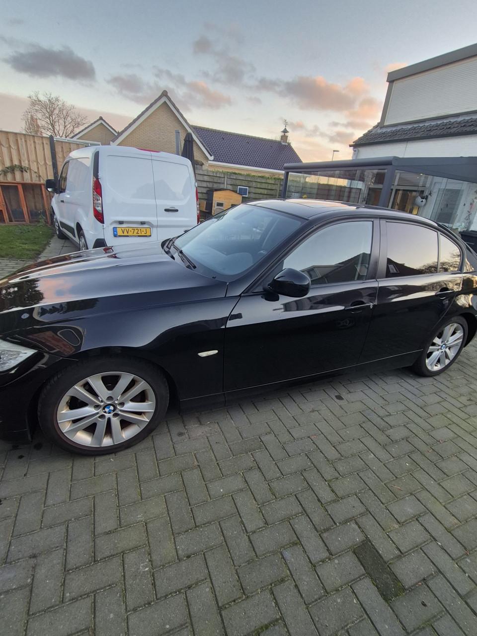 BMW 318i, 2009