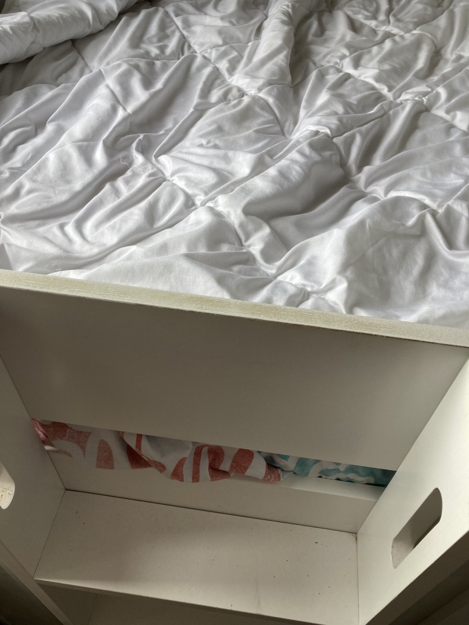 Half hoogslaper met huisje/opbergruimte